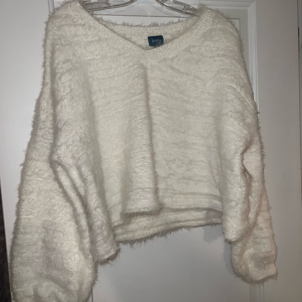 Neely white sweater size small